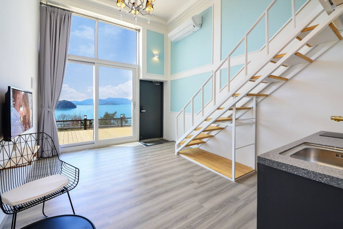 Room (A103 (Ocean View)) | Living area | TV