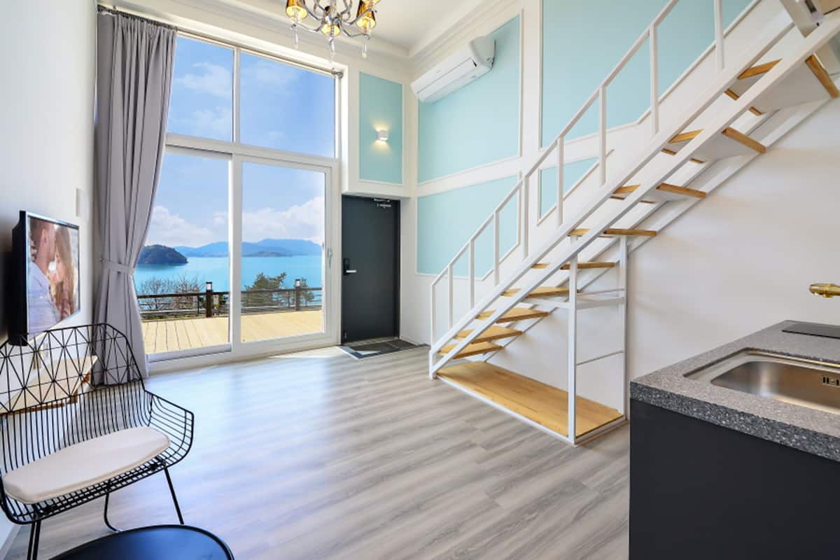 Værelse (A103 (Ocean View)) | Opholdsområde | Tv