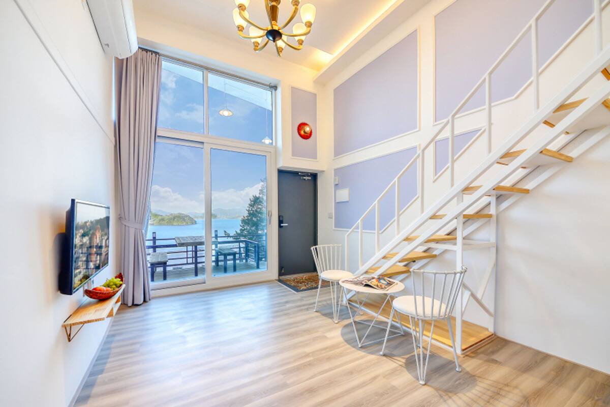 Værelse (E103 (Ocean View)) | Opholdsområde | Tv