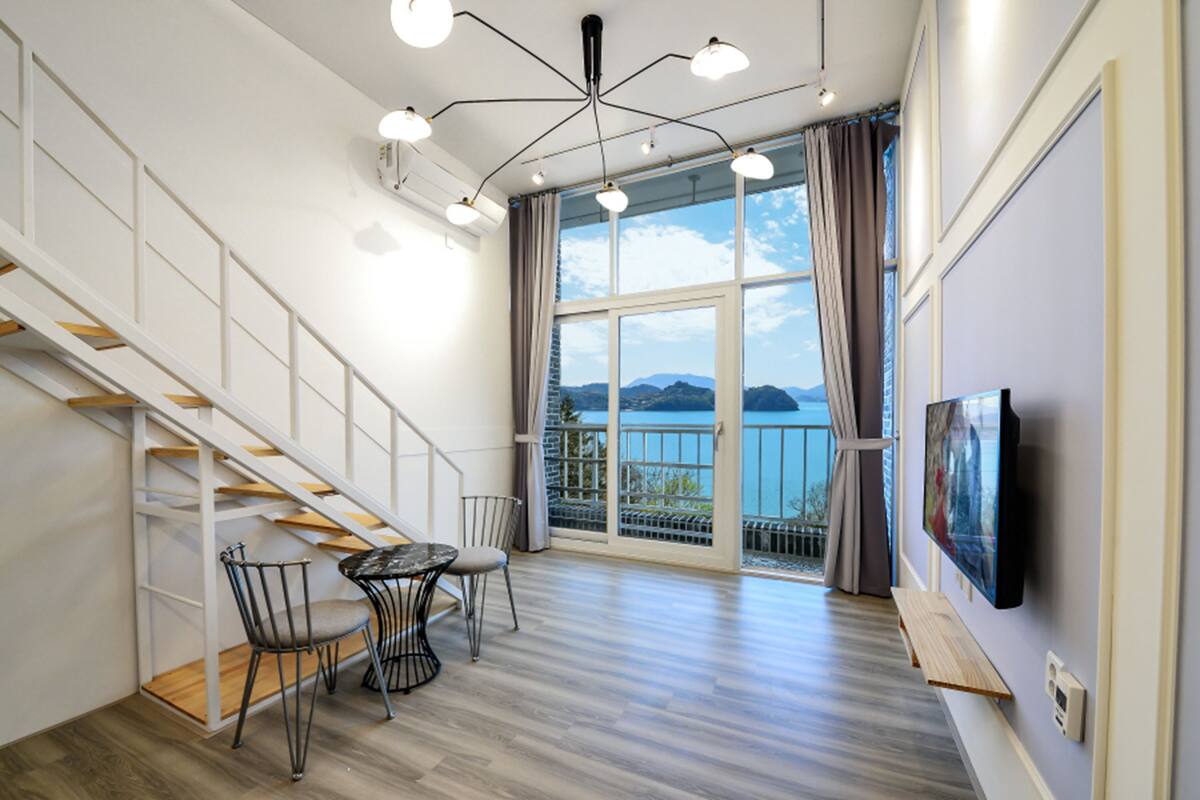 Room (A201 (Ocean View)) | Living area | TV