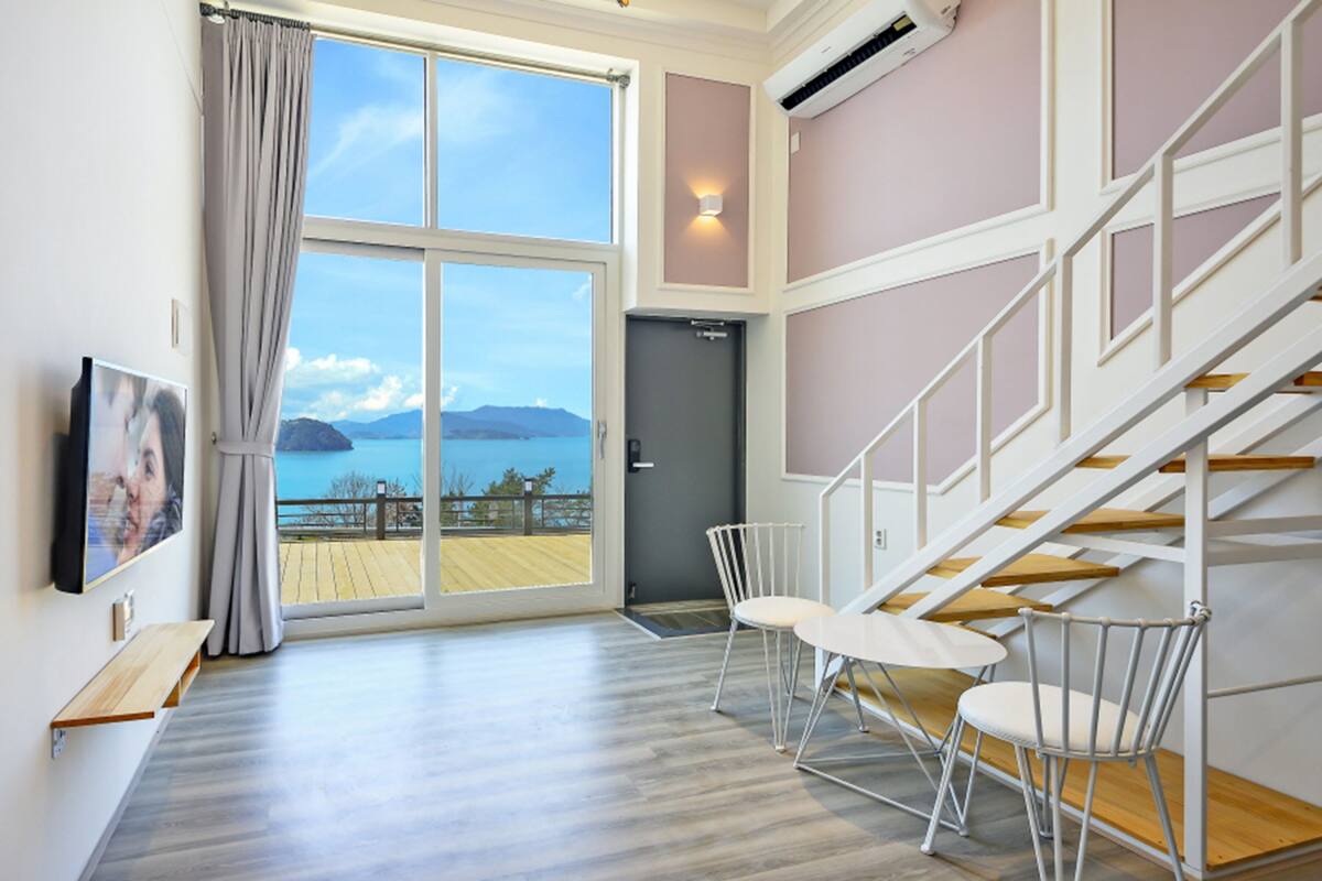 Room (A102 (Ocean View)) | Living area | TV