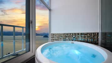 Jetted bathtub