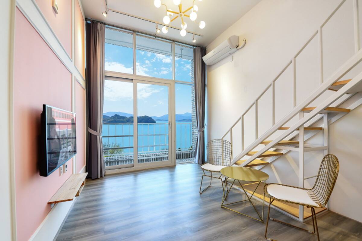 Room (A202 (Ocean View)) | Living area | TV