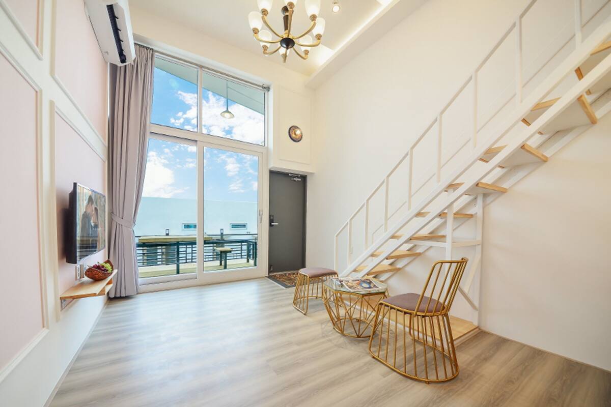 Room (F104 (Ocean View)) | Living area | TV