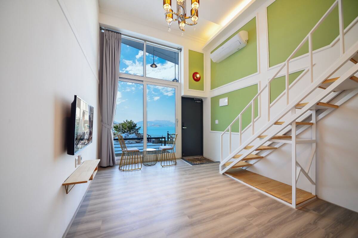 Room (C101 (Ocean View)) | Living area | TV