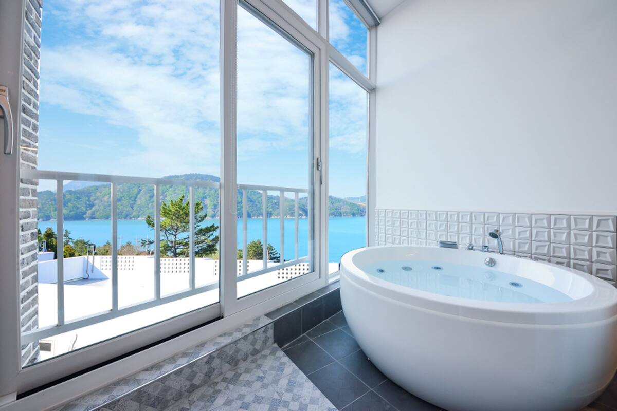 Jetted tub