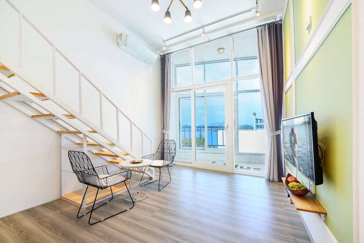 Room (B201 (Ocean View)) | Living area | TV