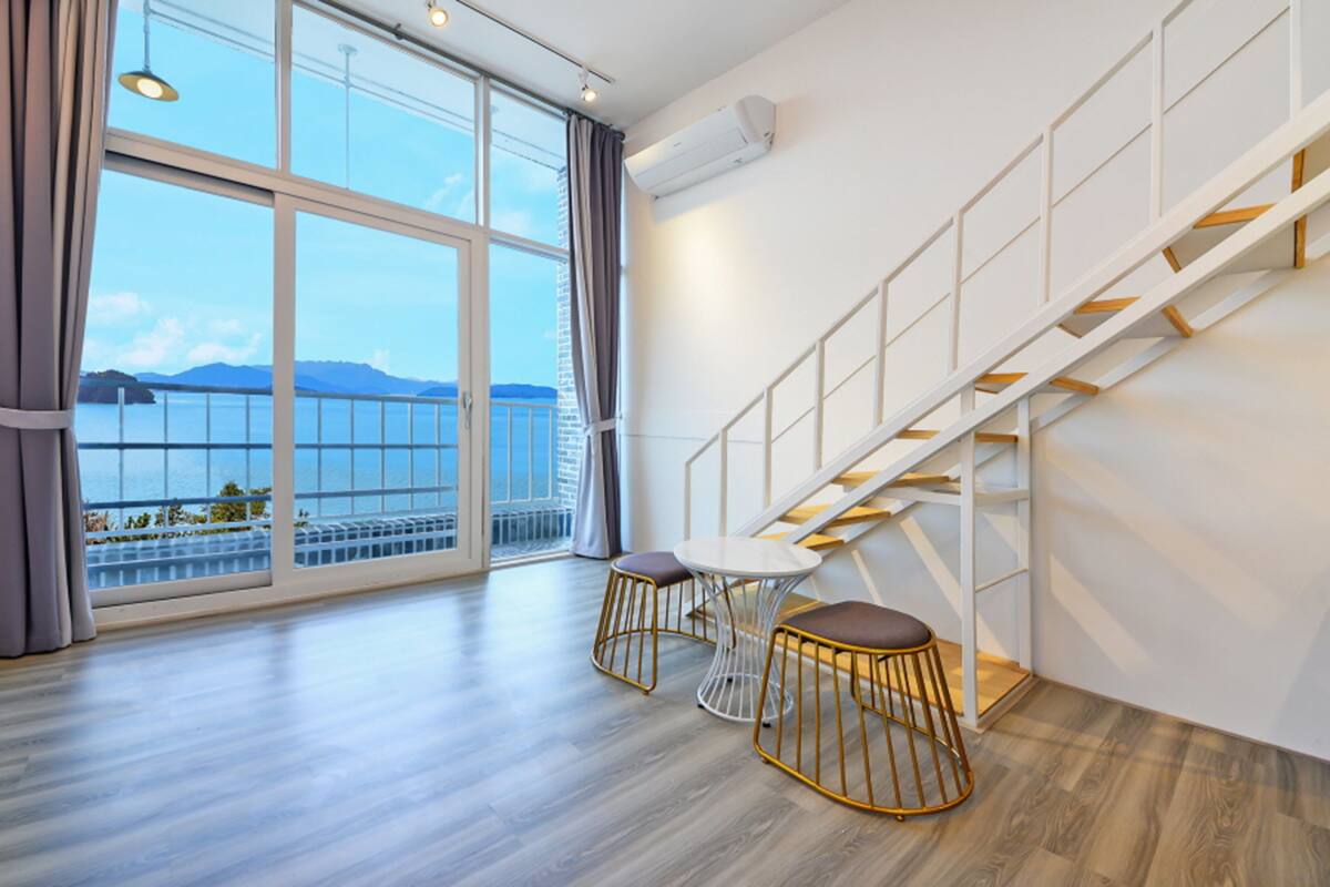 Room (A204 (Ocean View)) | Living area | TV