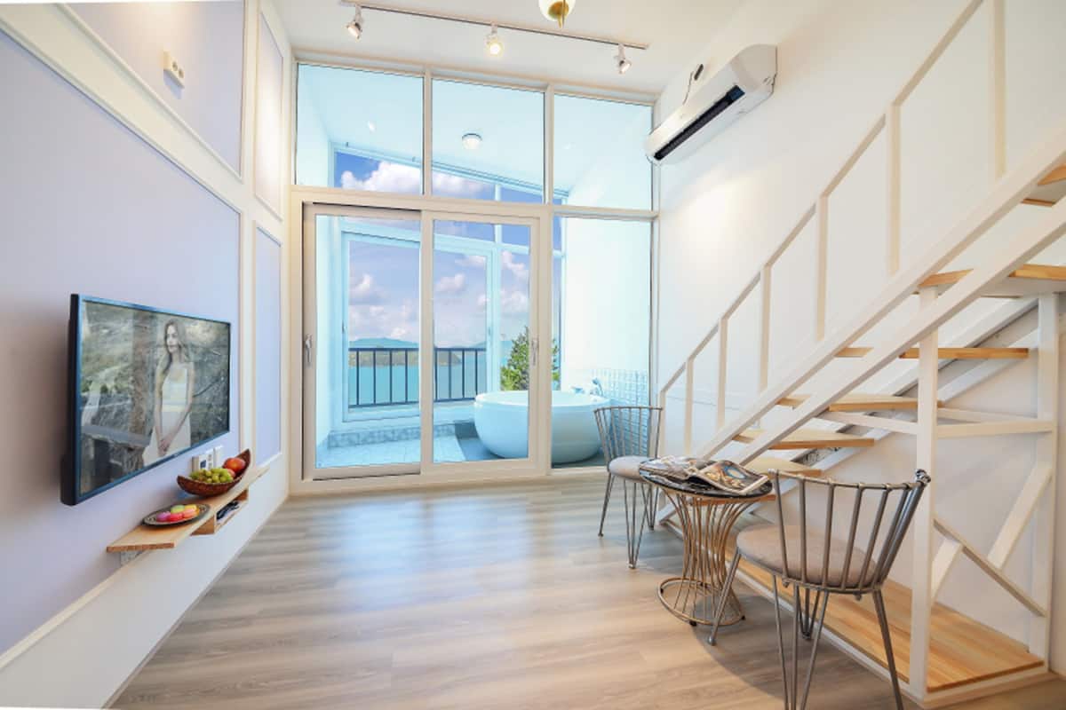 Værelse (E204 (Spa, Ocean View)) | Opholdsområde | Tv