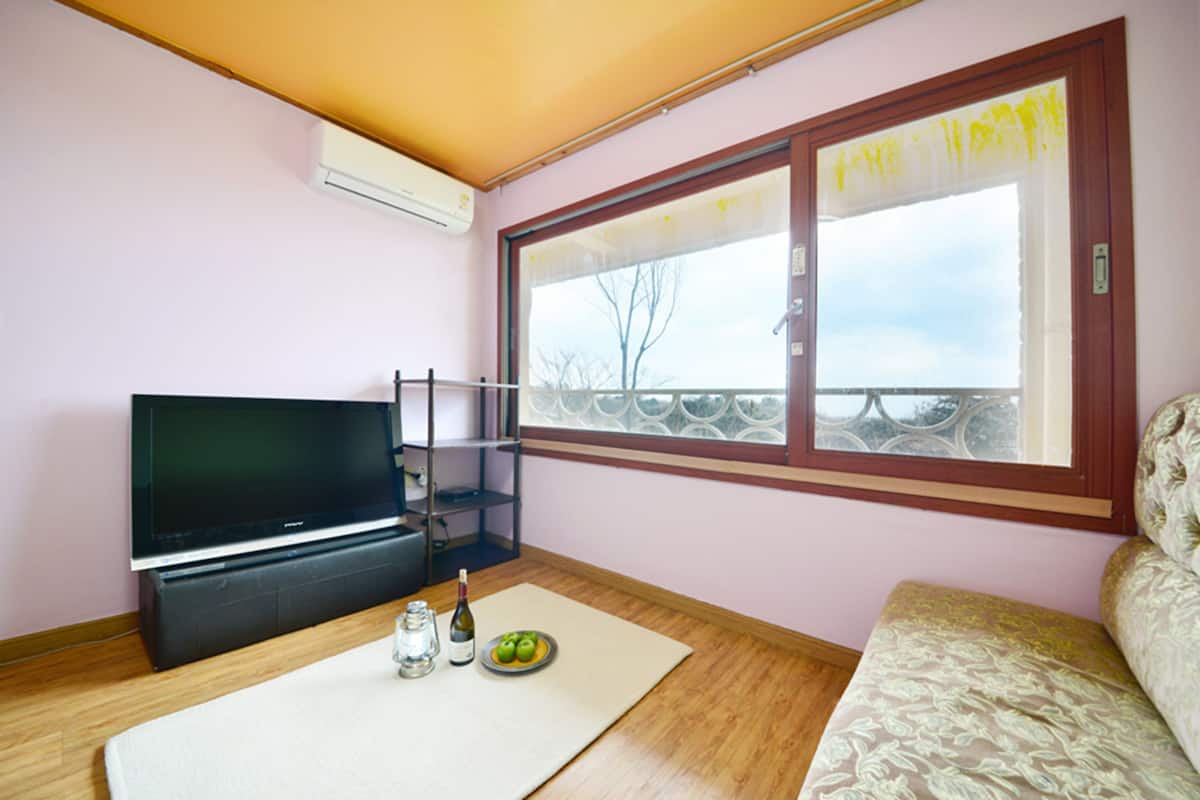 Room (A -601) | Free WiFi, bed sheets