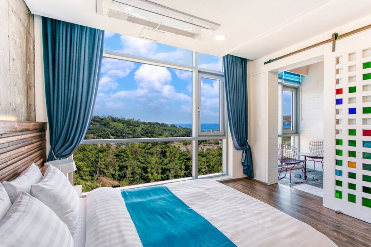 Room (Green) | Free WiFi, bed sheets