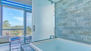 Room (Yello) | Deep soaking bathtub - Jeju Color In Jeju Pension (Seogwipo)
