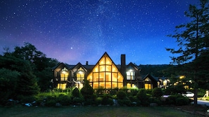 Front of property – evening/night - Pyeongchang Mia Pension (Pyeongchang)