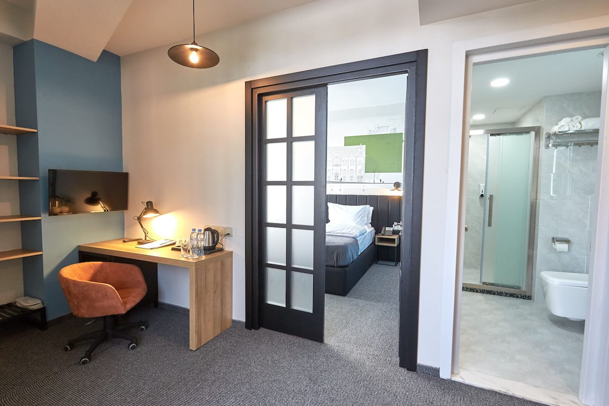 Doppia Deluxe, balcone | 1 camera, biancheria da letto di alta qualità, minibar