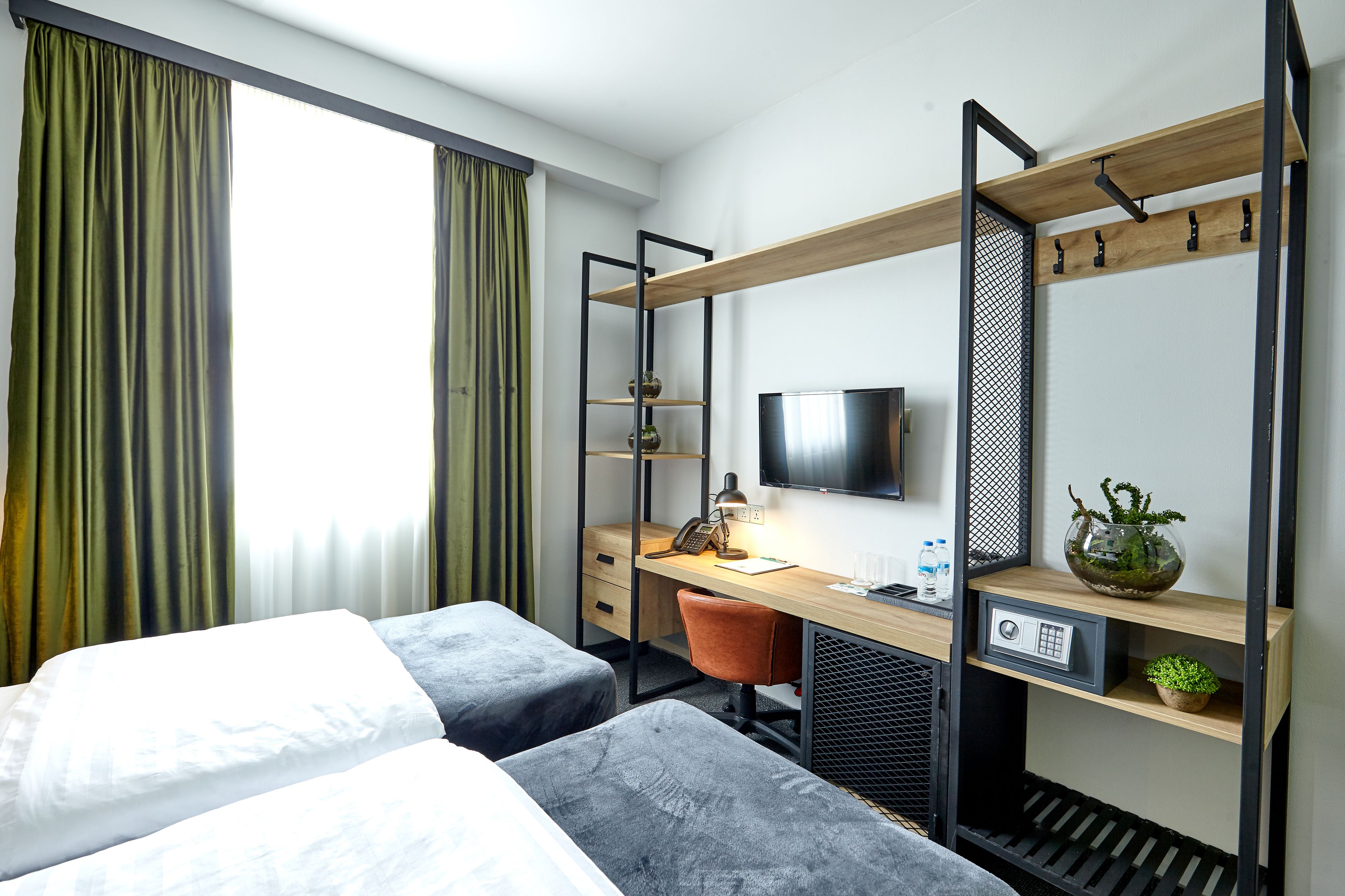 1 bedroom, premium bedding, minibar, in-room safe