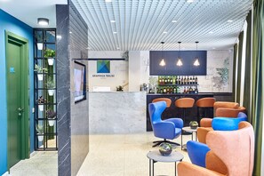 Coin salon dans le hall