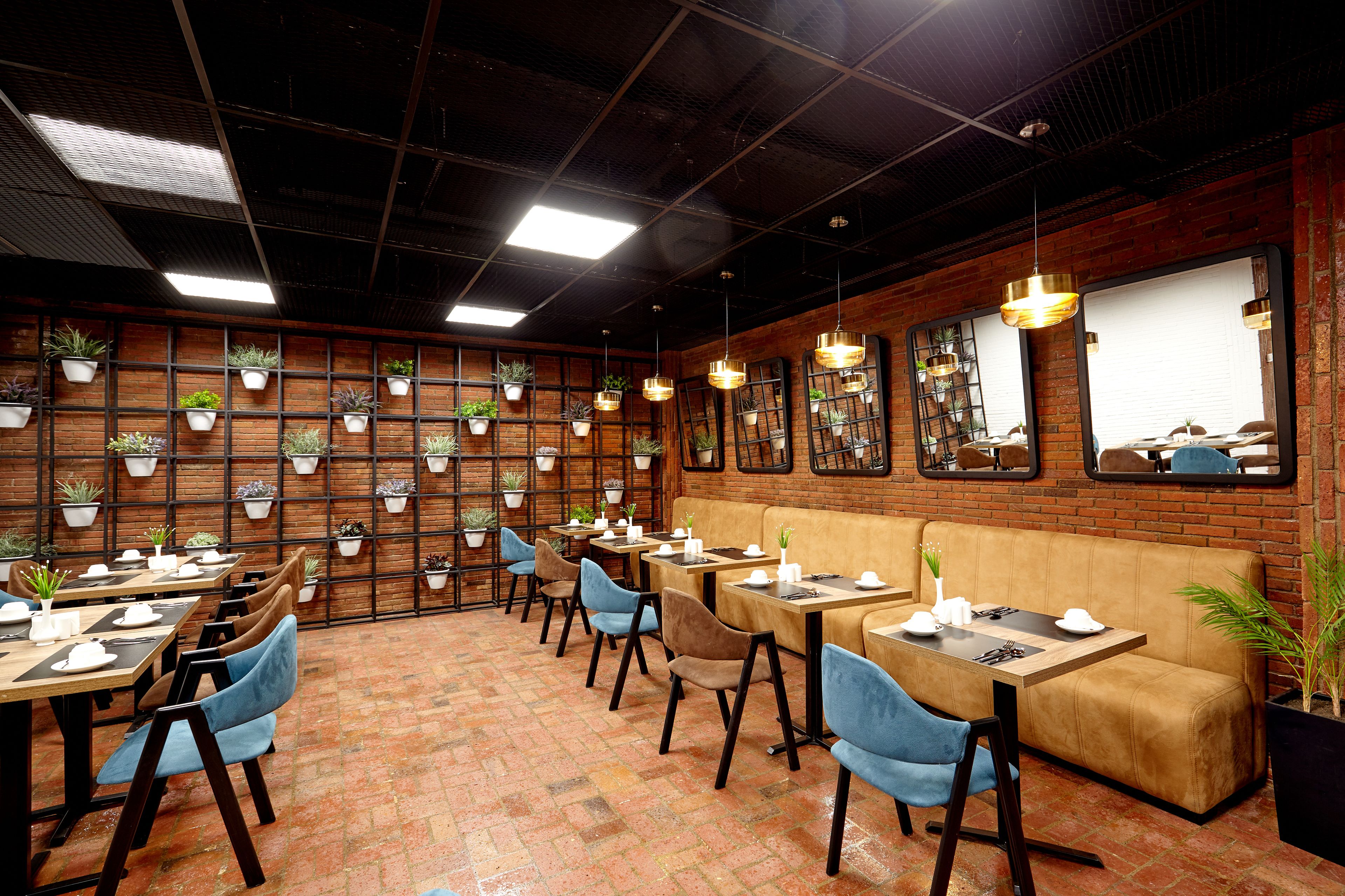 free daily full breakfast