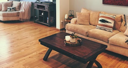 Haus ist perfekt fĂŒr Ihre GeschĂ€ftsreise oder Wochenendreise oder lĂ€nger gelegen.