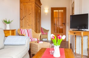 Fernseher, Bücher, Stereoanlage