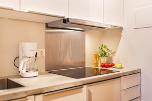 Kühlschrank, Herdplatte, Geschirrspüler