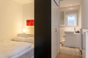 Cuna de viaje, wifi gratis, ropa de cama