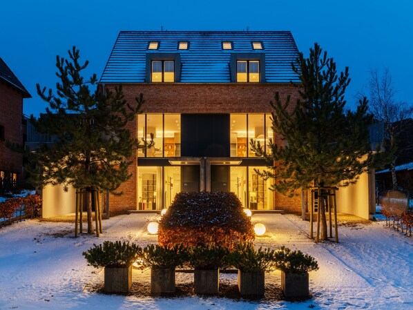 Enter a spacious foyer with a large staircase, perfect for gatherings in the covered outdoor area with a fire pit.