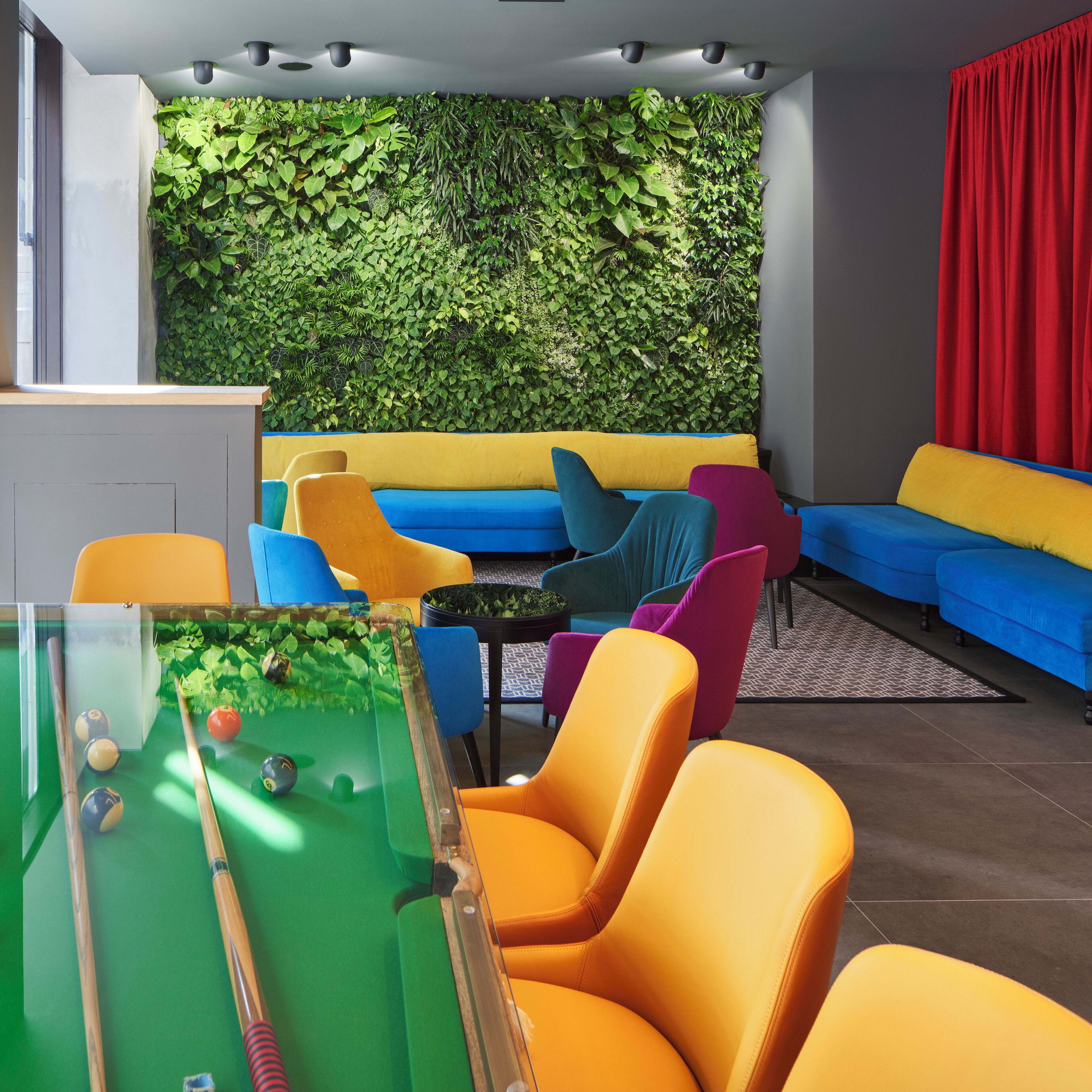 55-tums platt-tv med satellitkanaler