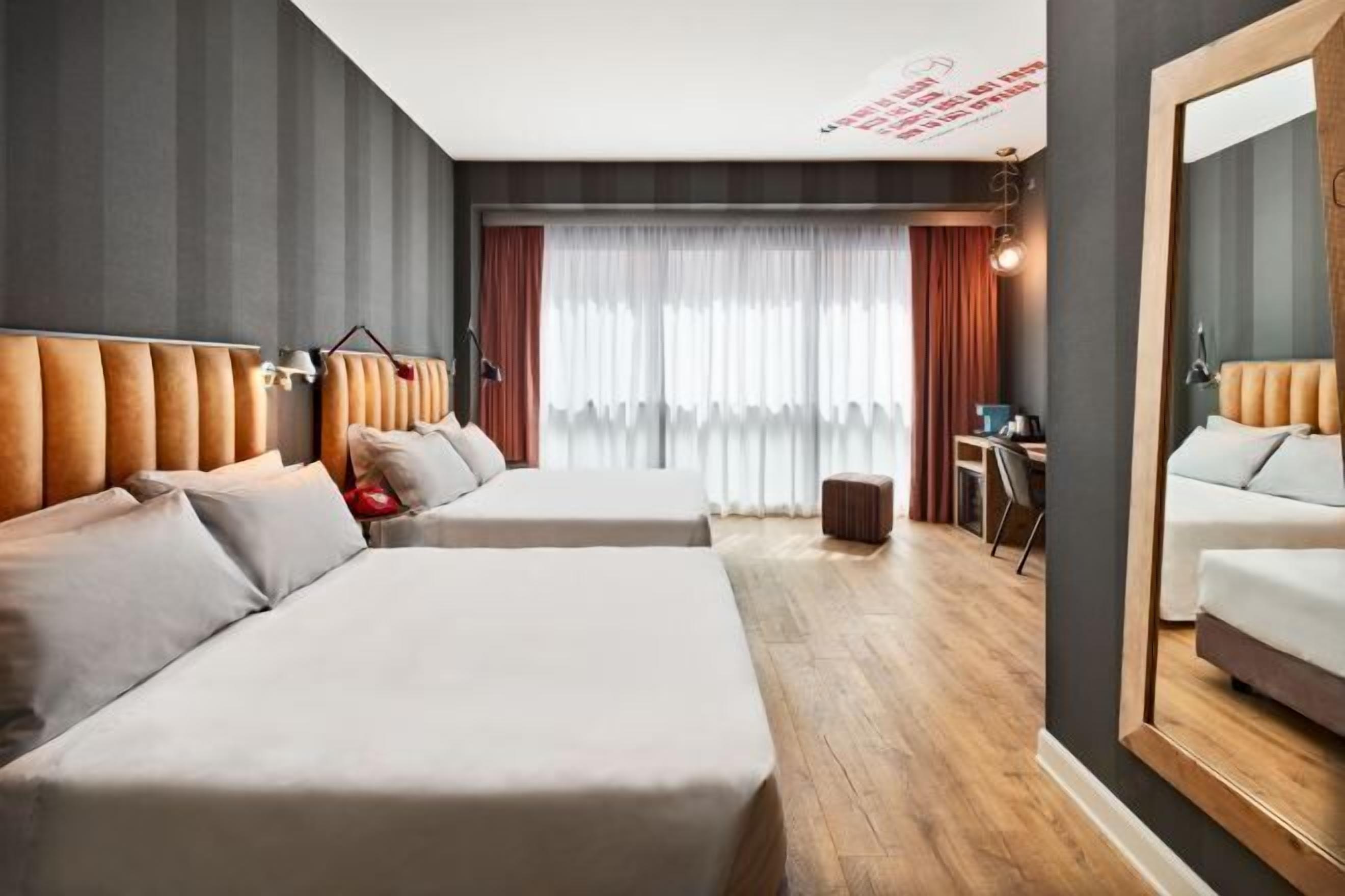 Minibar, Zimmersafe, Schreibtisch, schallisolierte Zimmer