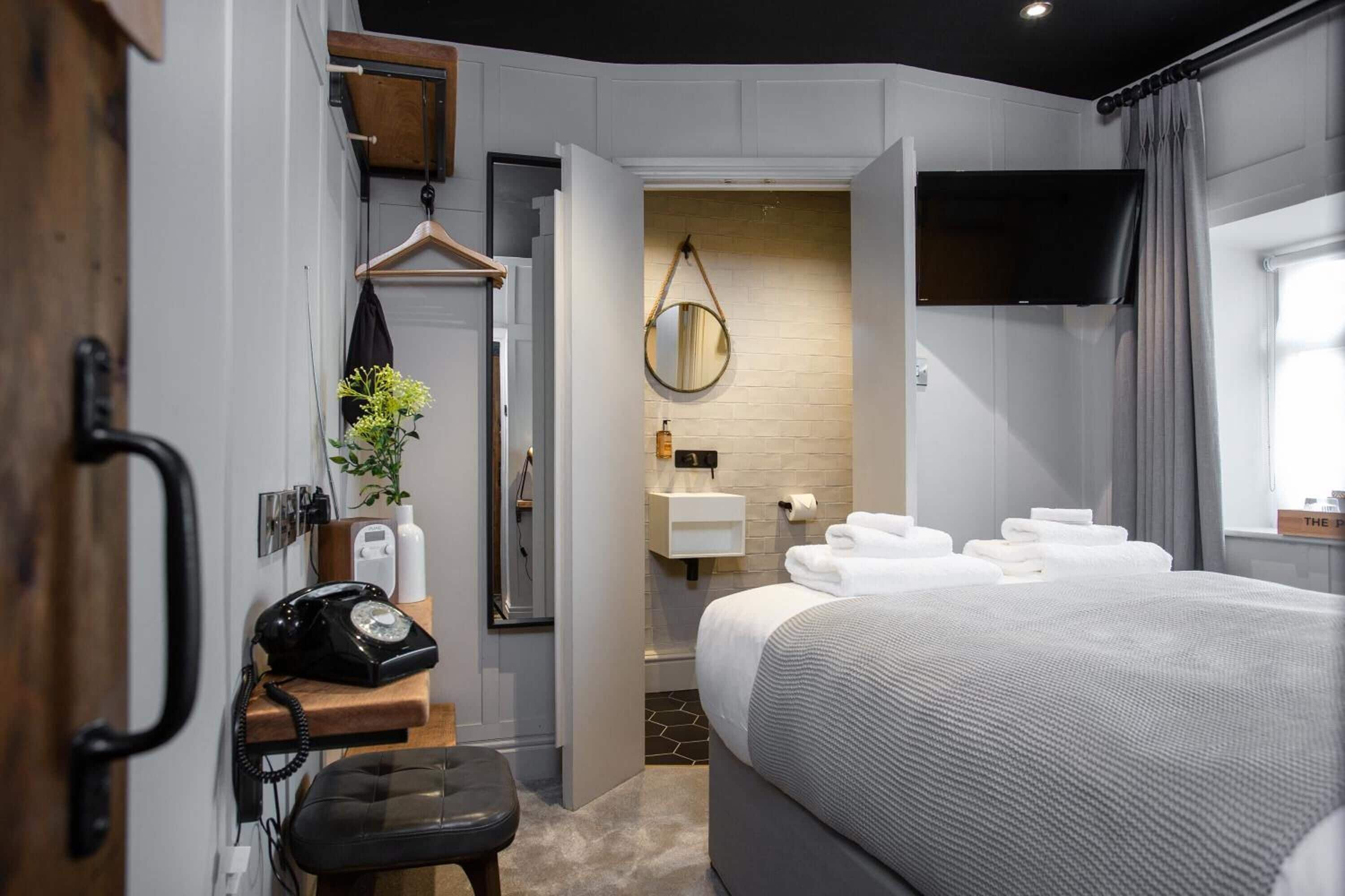 Double Room | Individually decorated, individually furnished, blackout curtains