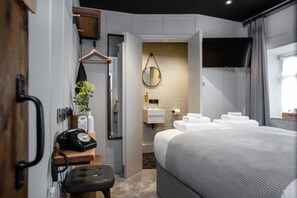 Double Room | Individually decorated, individually furnished, blackout curtains