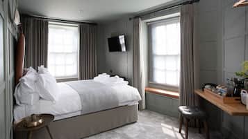 Decoración personalizada, muebles diferentes y cortinas blackout