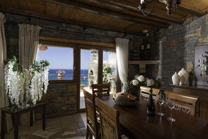 Villa, 3 chambres, piscine privée, vue mer | Restauration dans la chambre