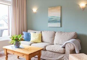 Fernseher, Bücher, Stereoanlage