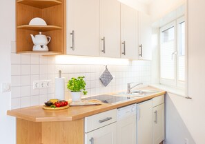 Kühlschrank, Herdplatte, Geschirrspüler