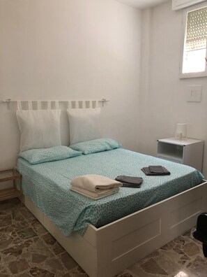 2 habitaciones, tabla de planchar con plancha, wifi y ropa de cama 