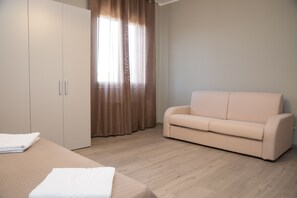 Minibar, desk, blackout curtains, free WiFi