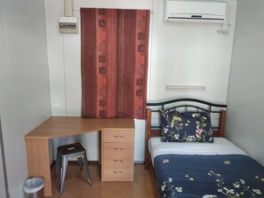 Habitación individual | Cortinas opacas, wifi gratis, ropa de cama