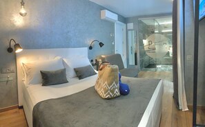 Premium bedding, down comforters, memory foam beds, free minibar items - Mamma Mia Hotel Boutique (Tossa de Mar)