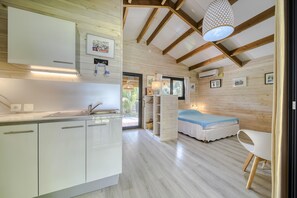 1 slaapkamer, een strijkplank/strijkijzer, wifi, beddengoed