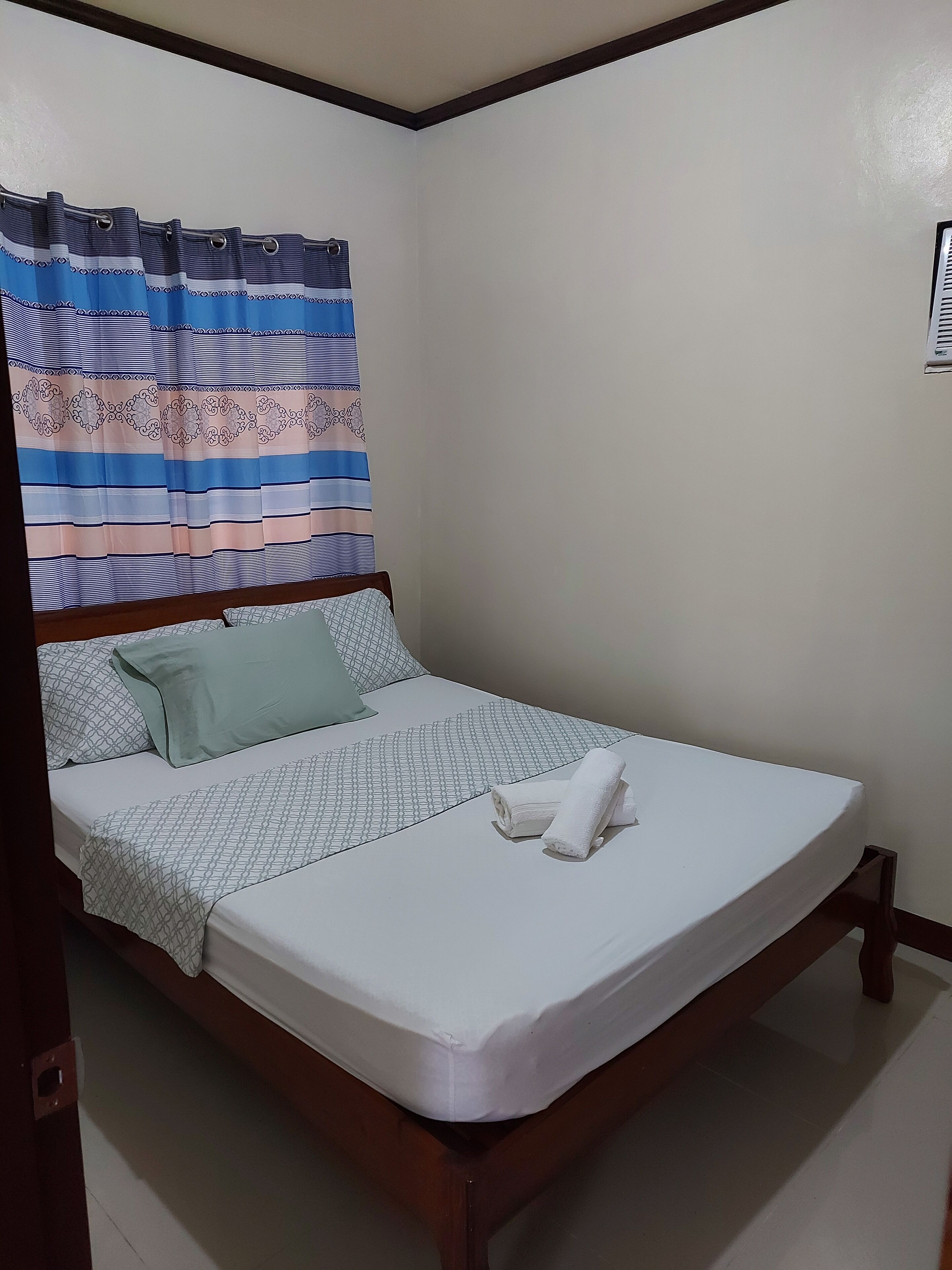 Gardenview House 1 | Desk, rollaway beds, free WiFi, bed sheets