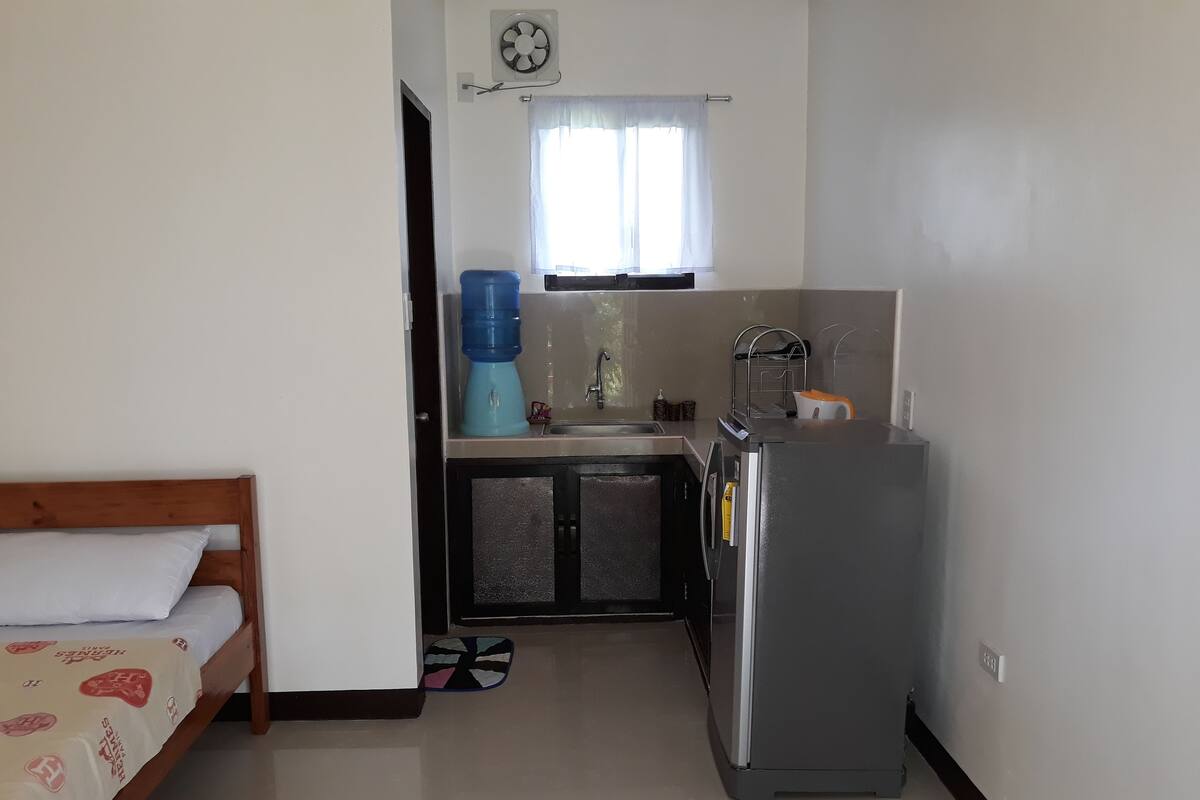 Habitación (Gardenview Room 5) | Escritorio, camas supletorias, wifi gratis y ropa de cama