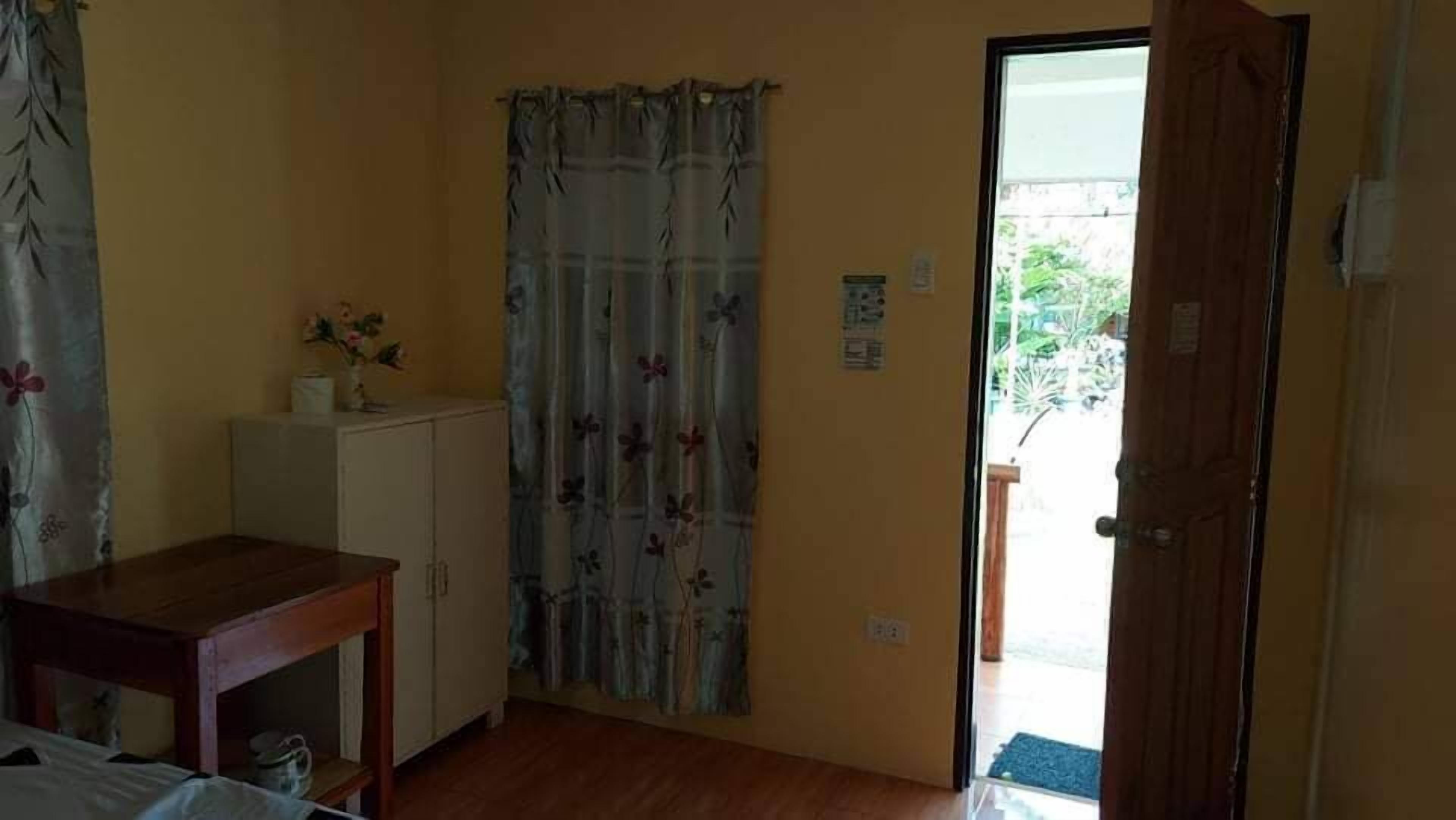 Estudio económico | Escritorio, camas extra, wifi gratis y ropa de cama 