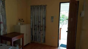 Estudio económico | Escritorio, camas extra, wifi gratis y ropa de cama