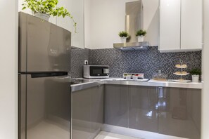 Microondas, cafetera/tetera, tetera/pava eléctrica