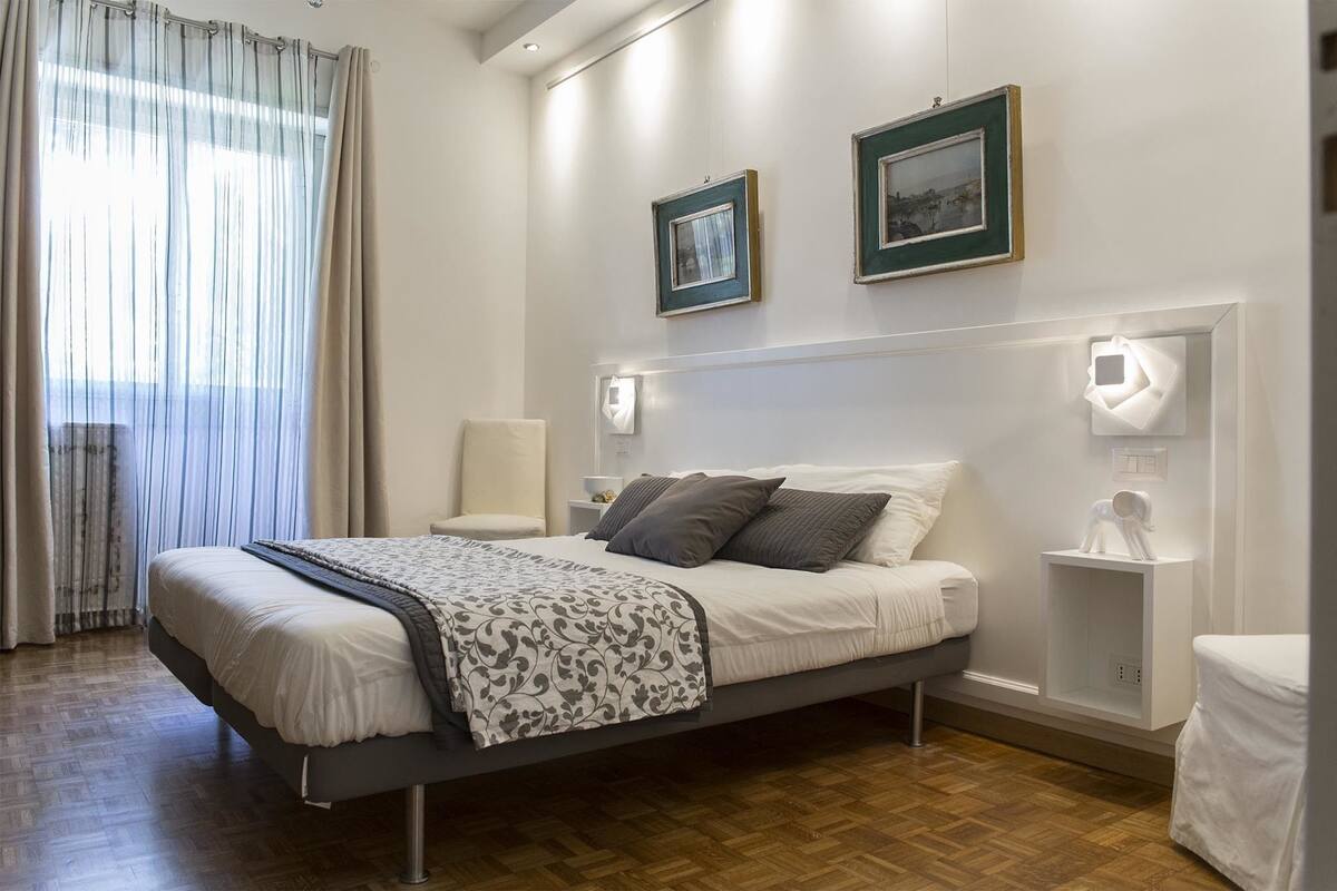 Double Room, 1 Queen Bed, Private Bathroom (External)