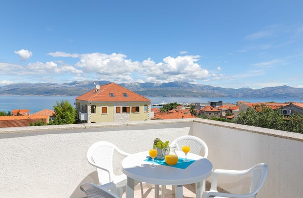 Basic Triple Room, Sea View | Balcony