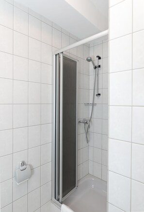 Bathroom shower - Downtown Private Rooms (Supetar)