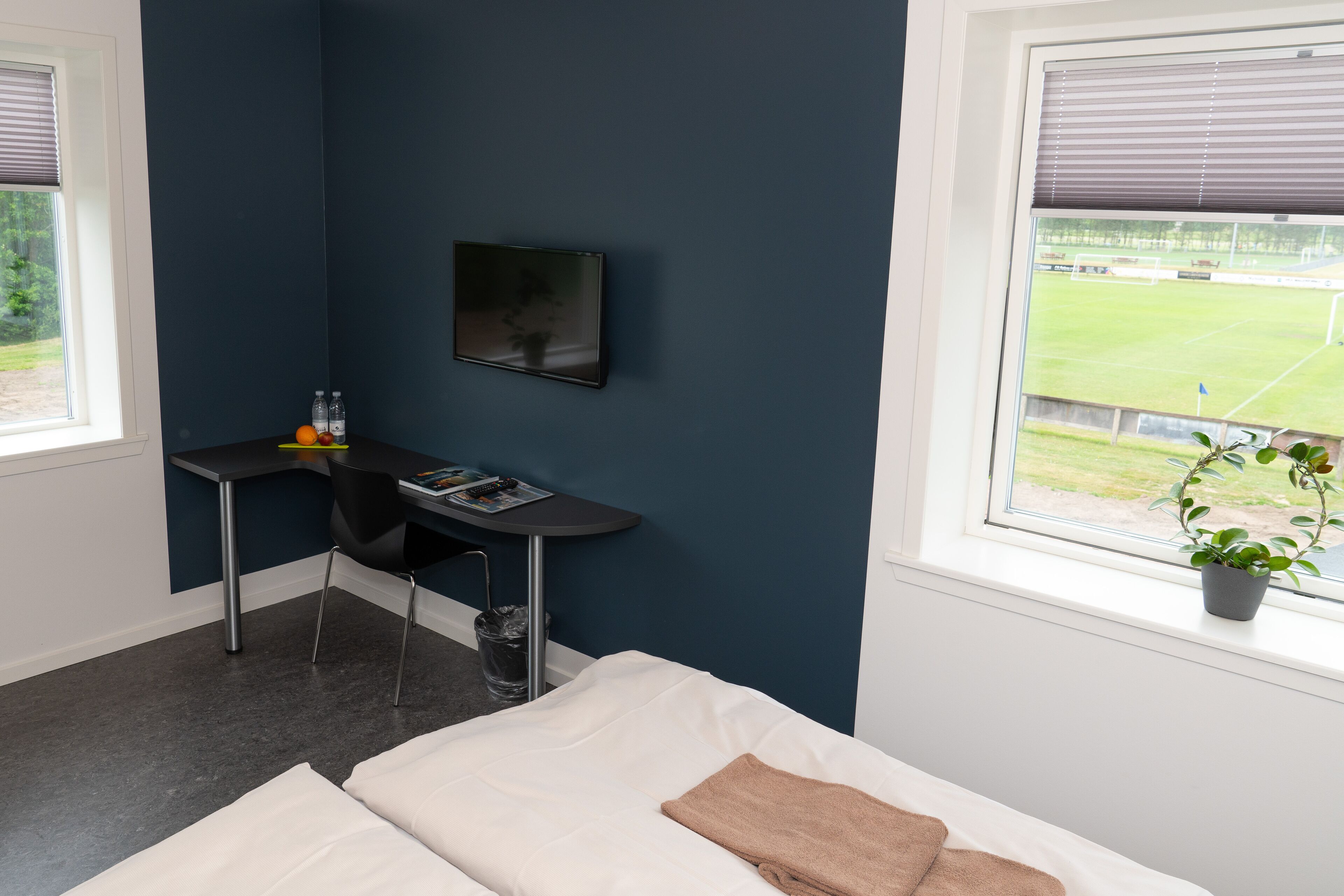 business quadruple room | cots/infant beds, free wifi, bed sheets