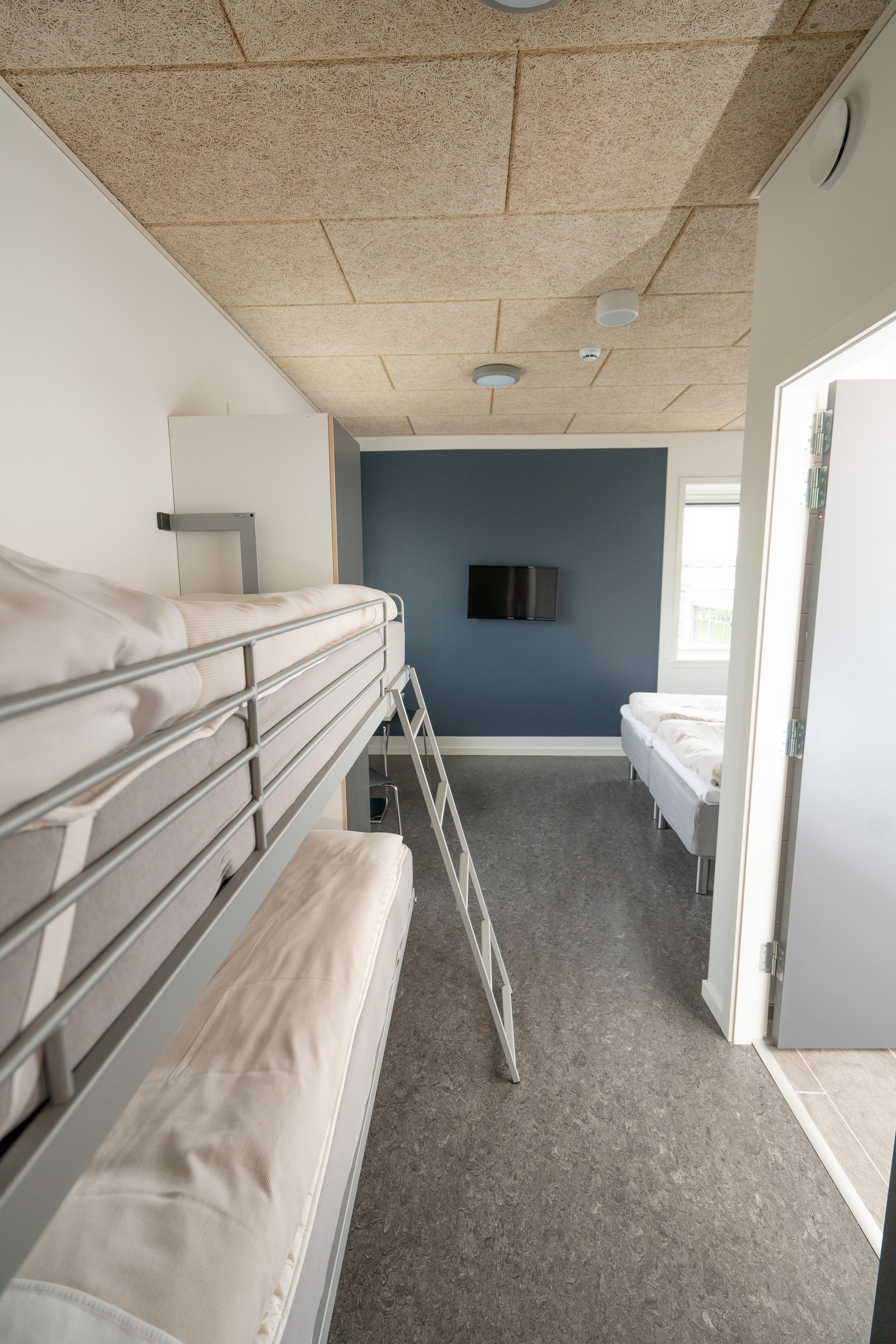 cots/infant beds, free wifi, bed sheets