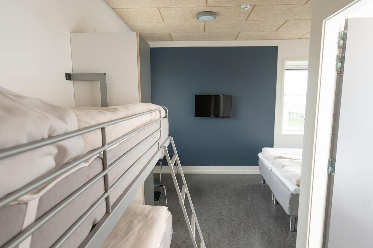 cots/infant beds, free wifi, bed sheets